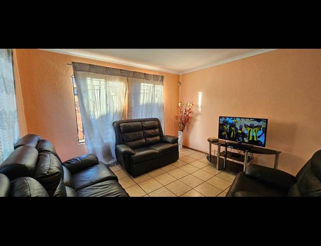 3 BEDROOM HOUSE FOR SALE IN LOTUS GARDENS